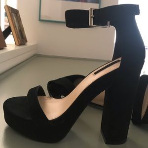 BARELY WORN Forever 21 Suede Black Heels